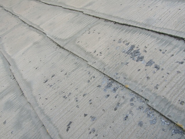 総社市清音軽部　剥離した屋根をサンダーケレンし塗膜除去