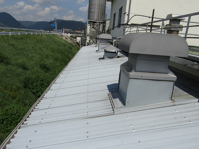 食品会社　屋根遮熱塗装　労働環境の改善　ミラクールＳ100施工